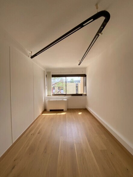 Bureau dans Saint-Laurent-du-Var à louer - Photo de l’immeuble – Image 3 sur 5