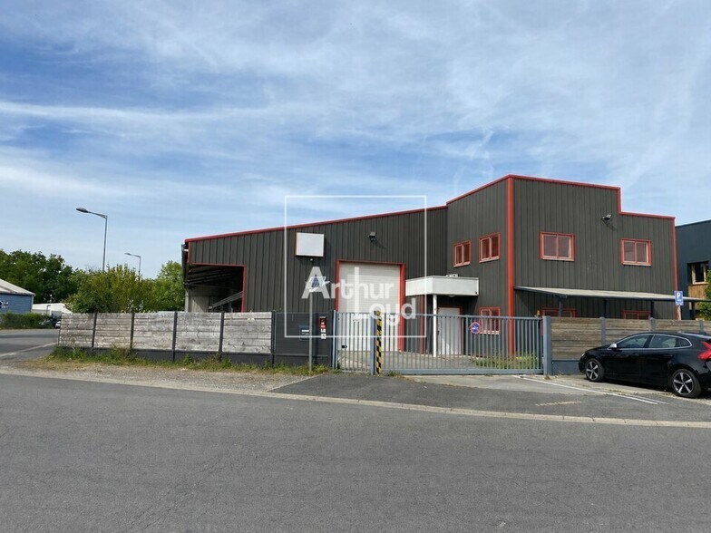 Local d’activités dans Milly-la-Forêt à louer - Photo de l’immeuble – Image 1 sur 9