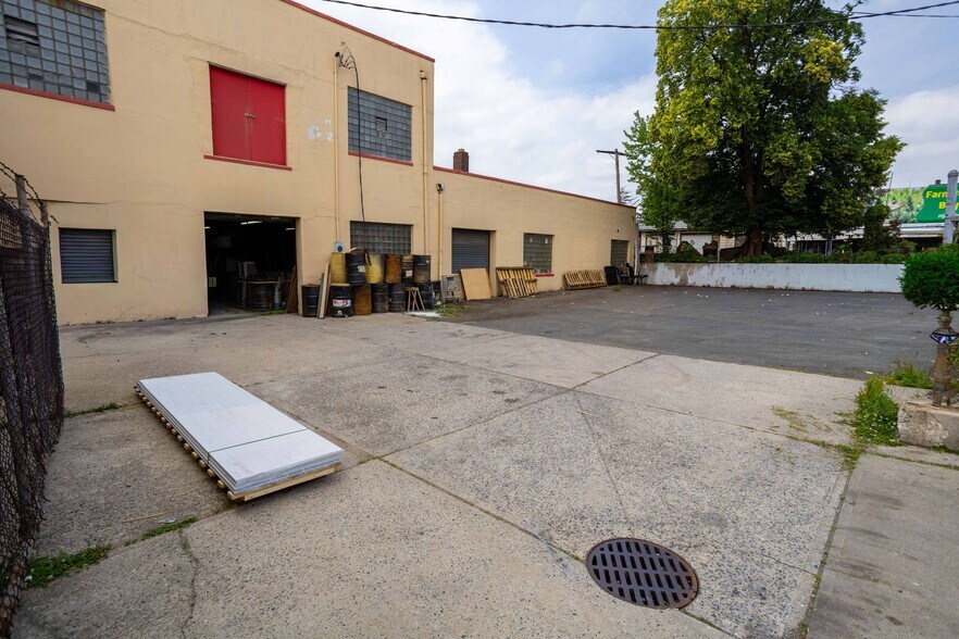 10-24 W Mravlag Pl, Elizabeth, NJ à vendre - Photo de l’immeuble – Image 3 sur 17