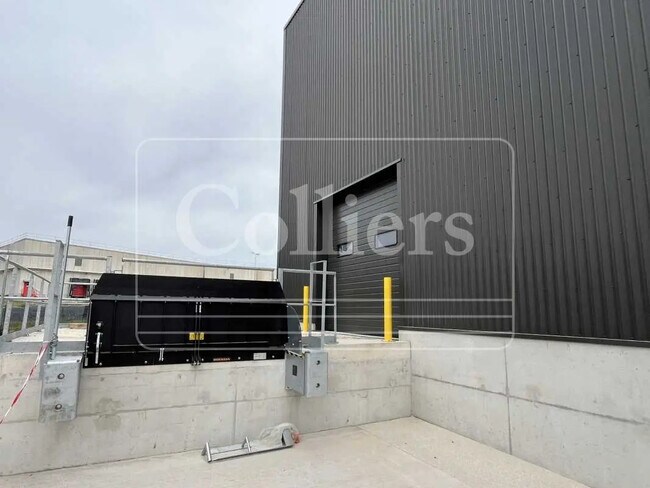 Plus de détails pour Local d’activités à vendre