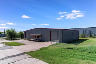 2457 Interstate Park Dr, Buda, TX à louer Photo de l’immeuble– Image 2 sur 10