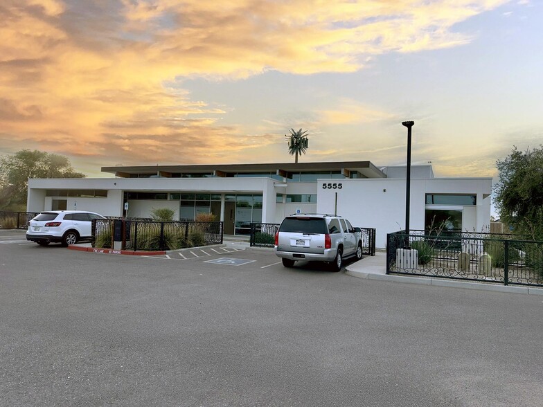 5555 E Baseline Rd, Mesa, AZ à vendre - Photo de l’immeuble – Image 2 sur 17