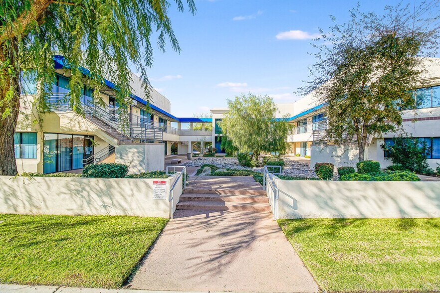 1965-1985 Yosemite Ave, Simi Valley, CA à louer - Photo de l’immeuble – Image 2 sur 7