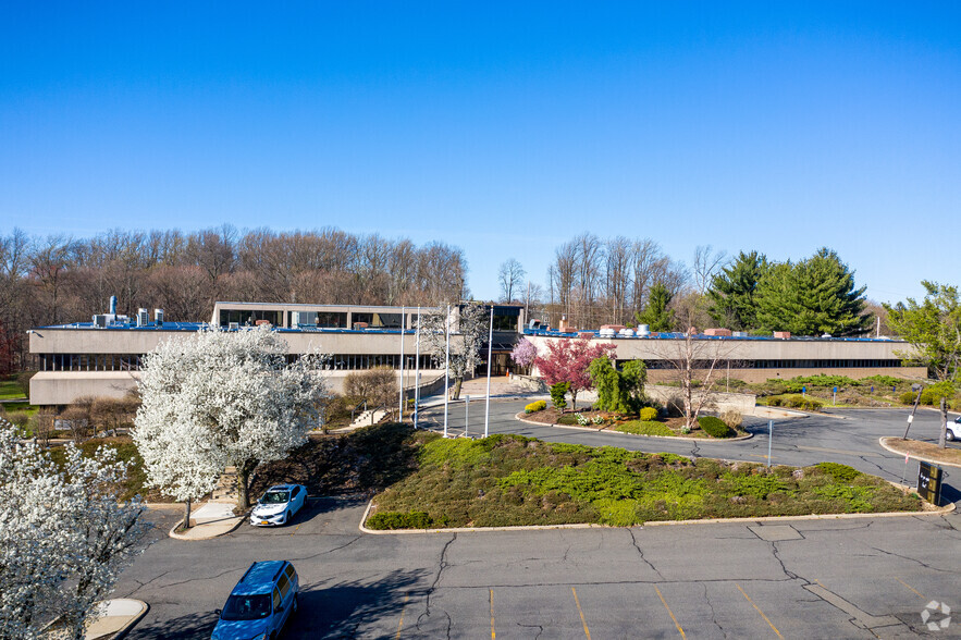 663 E Crescent Ave, Ramsey, NJ à louer - Photo de l’immeuble – Image 1 sur 38
