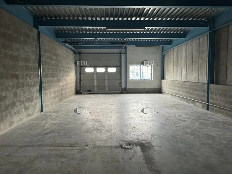 Local d’activités dans Lisses à louer - Photo de l’immeuble – Image 1 sur 5