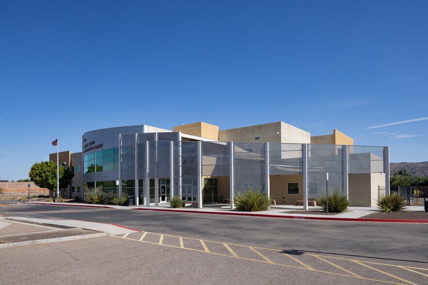 2801 E Southern Ave, Phoenix, AZ à vendre - Photo de l’immeuble – Image 3 sur 30