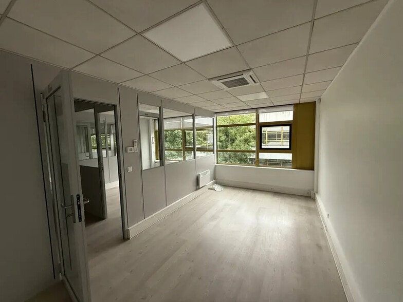 Bureau dans Villepinte à louer - Photo intérieure – Image 2 sur 5