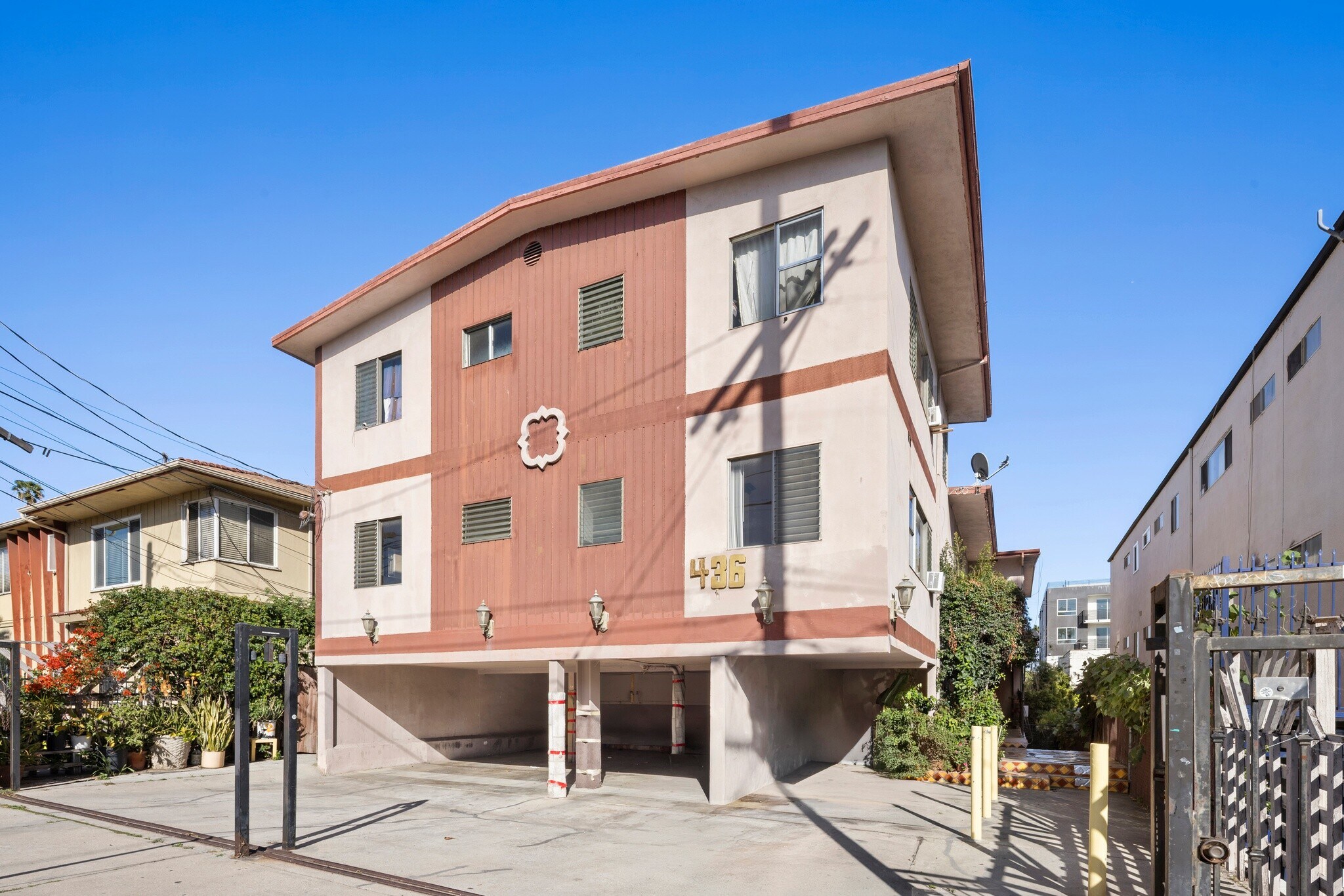 436 Normandie Pl, Los Angeles, CA à vendre Photo principale– Image 1 sur 8
