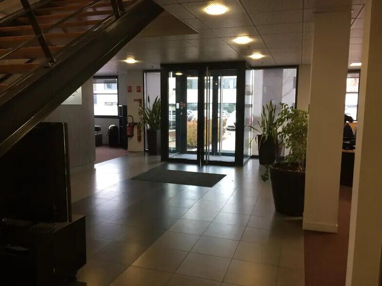 Bureau dans Dijon à louer - Hall d’entrée – Image 3 sur 25