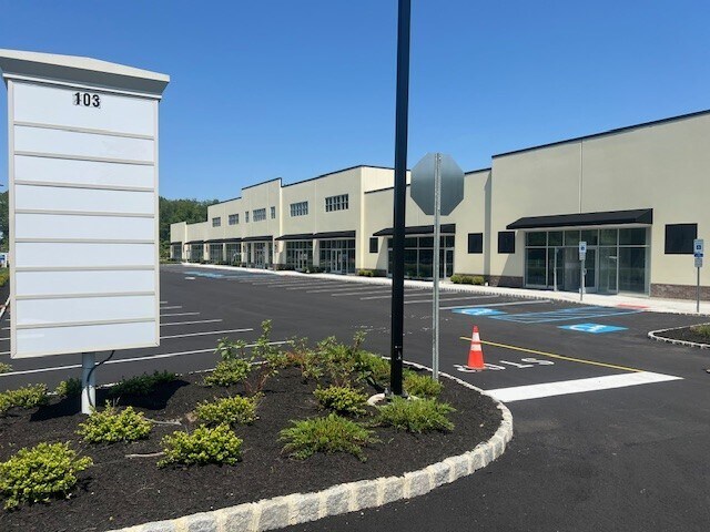 90 Adelphia Rd, Farmingdale, NJ à louer - Photo de l’immeuble – Image 2 sur 5