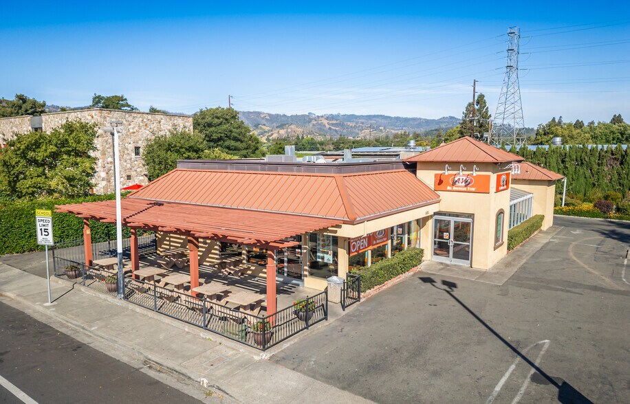 501 Main St, Saint Helena, CA à vendre - Photo de l’immeuble – Image 2 sur 23