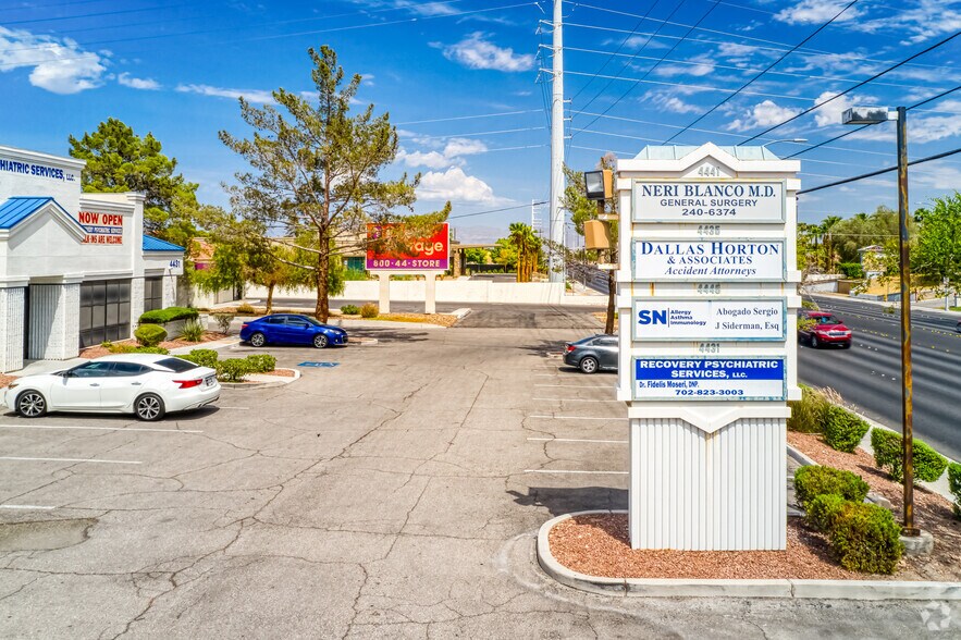 4441 S Eastern Ave, Las Vegas, NV à vendre - Photo de l’immeuble – Image 2 sur 7