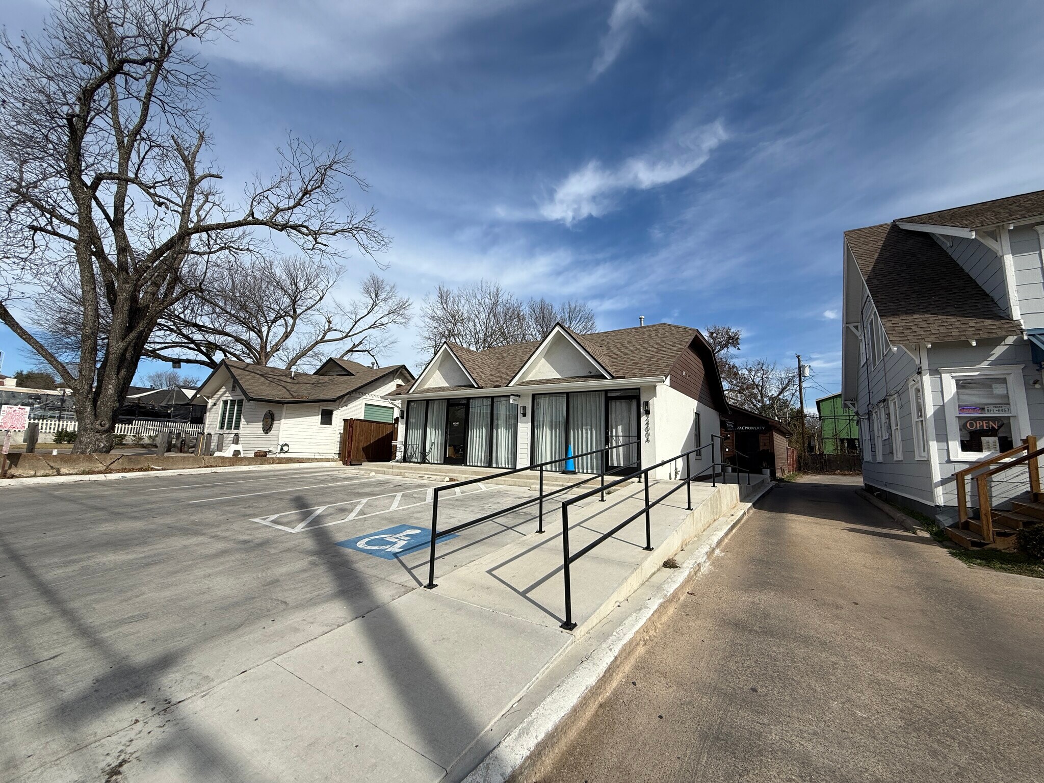 2400 N Henderson Ave, Dallas, TX à louer Photo principale– Image 1 sur 2