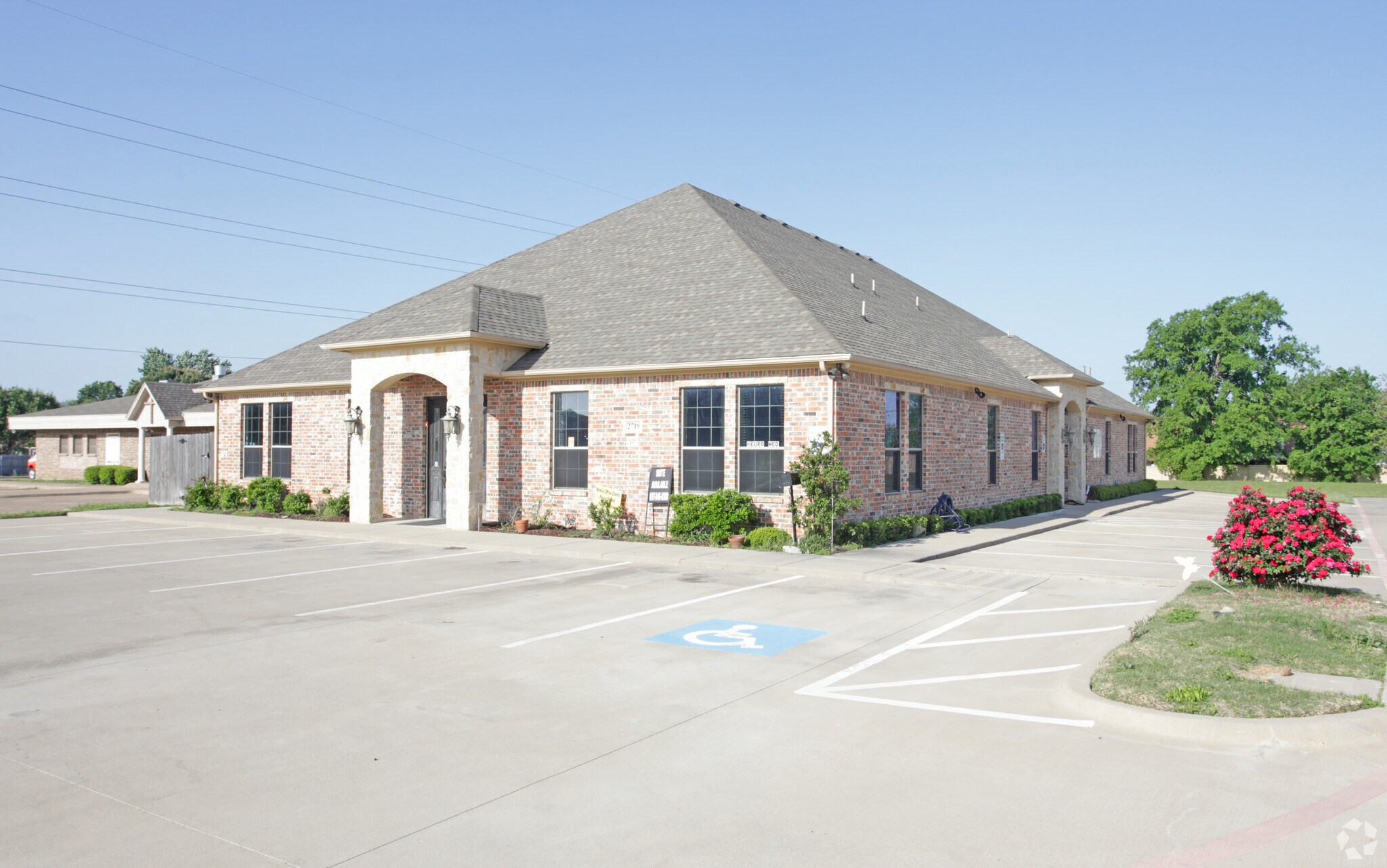 2719 Northridge Dr, Bedford, TX à louer Photo de l’immeuble– Image 1 sur 4