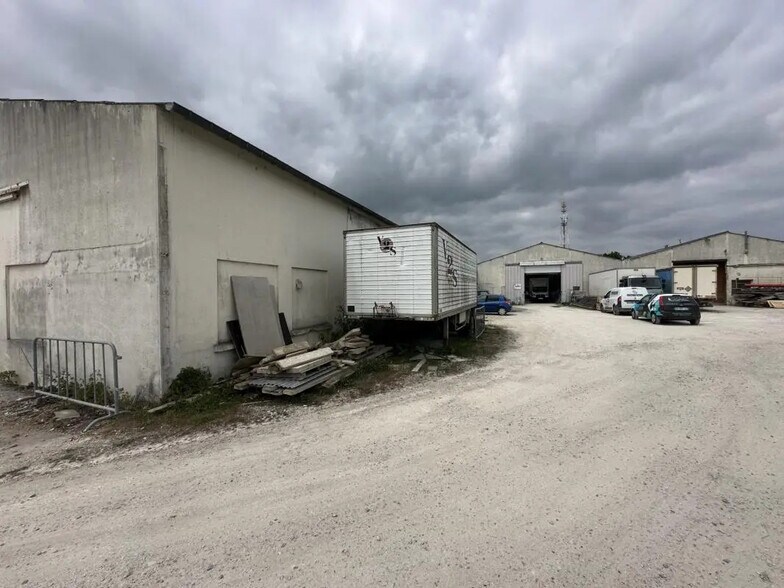 Industriel/Logistique dans Épernon à louer - Photo de l’immeuble – Image 2 sur 12