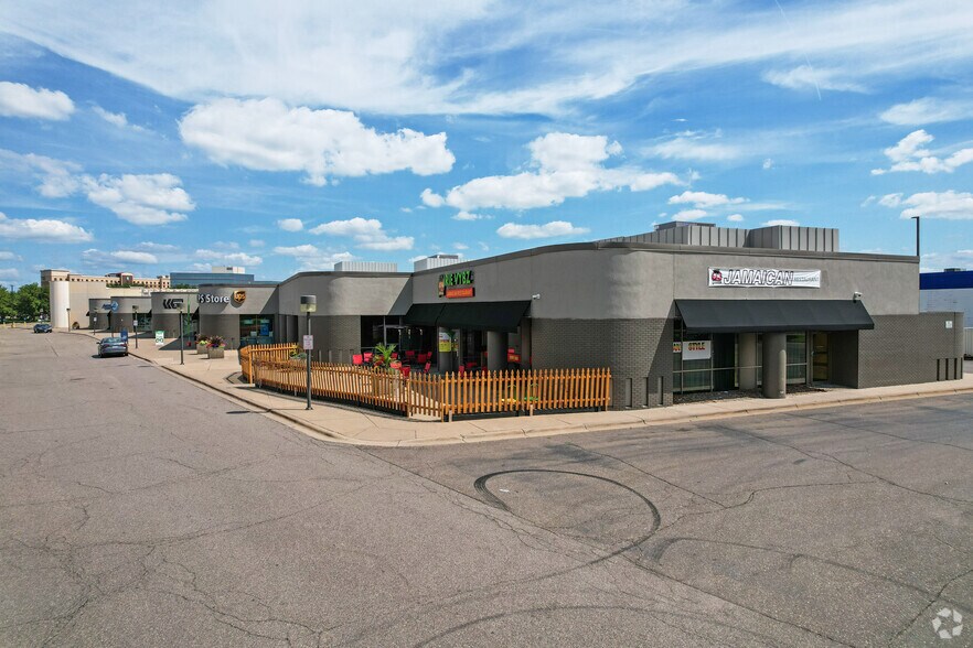 6050 Shingle Creek Pky, Brooklyn Center, MN à louer - Photo de l’immeuble – Image 2 sur 9