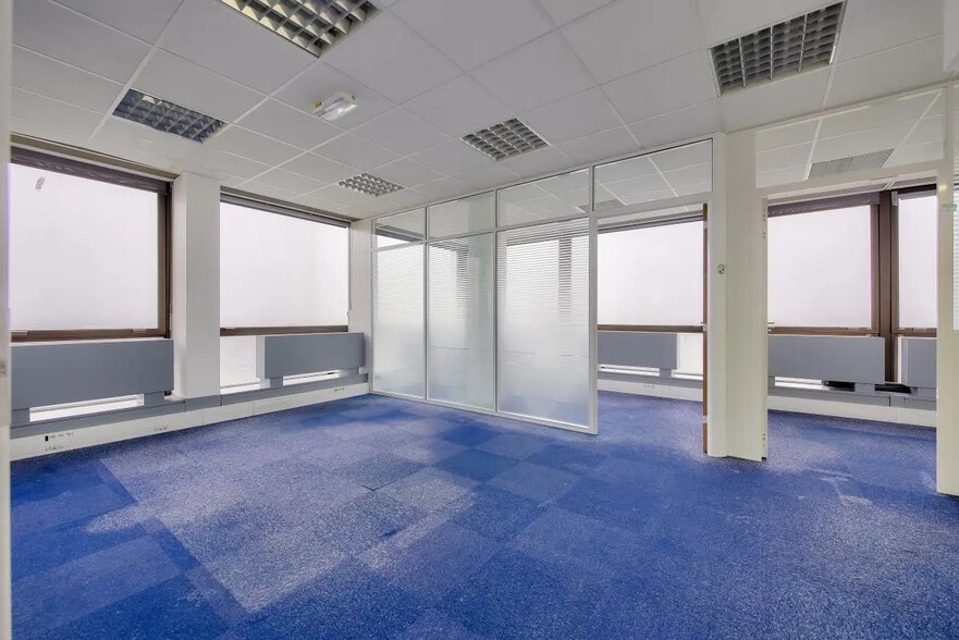 Bureau dans Saint-Cloud à vendre - Photo de l’immeuble – Image 1 sur 8