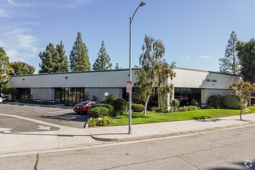 9347-9357 Eton Ave, Chatsworth, CA à vendre - Photo de l’immeuble – Image 2 sur 6