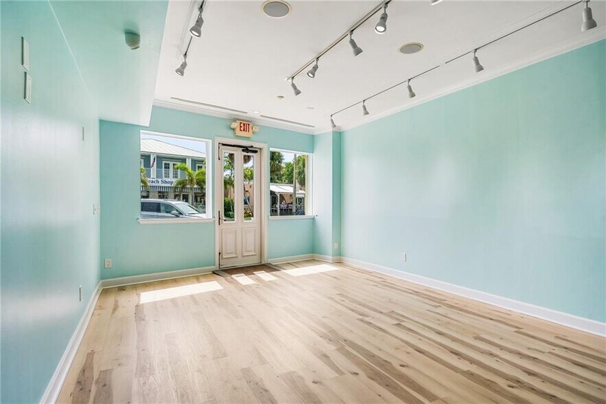 3309-3315 Ocean Drive, Vero Beach, FL à vendre - Hall d’entrée – Image 3 sur 35