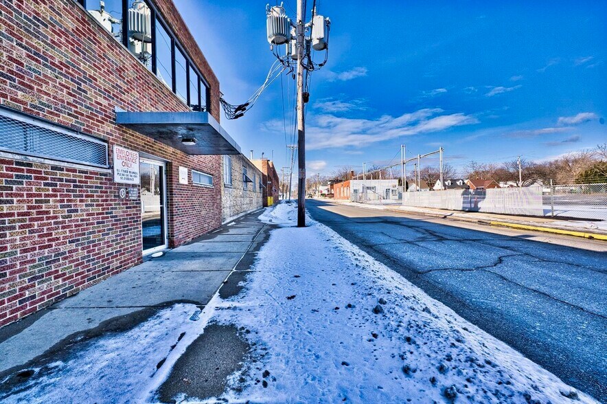 651 S Martin Luther King Jr Ave, Waukegan, IL à vendre - Photo de l’immeuble – Image 3 sur 20