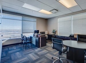 8826 Blackfoot Trl SE, Calgary, AB à louer Photo intérieure– Image 2 sur 3