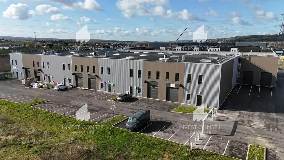 Local d’activités dans Persan à louer Photo de l’immeuble– Image 1 sur 9