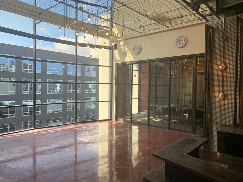136-140 Pine Ave, Long Beach, CA à louer - Hall d’entrée – Image 3 sur 6