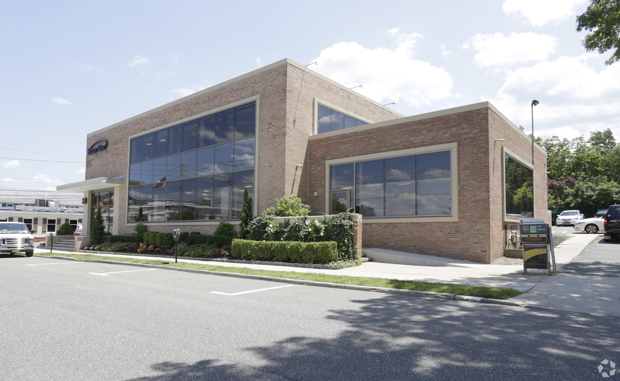 24 W Carver St, Huntington, NY à louer Photo principale– Image 1 sur 13