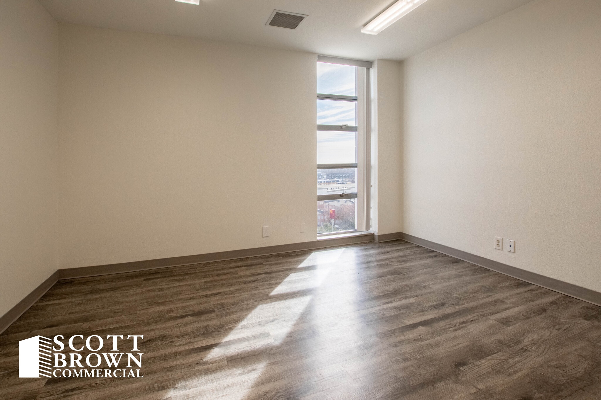 101 S Locust St, Denton, TX à louer Photo intérieure– Image 1 sur 4