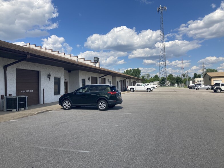 8203-8295 Indy Ct, Indianapolis, IN à louer - Photo de l’immeuble – Image 1 sur 7
