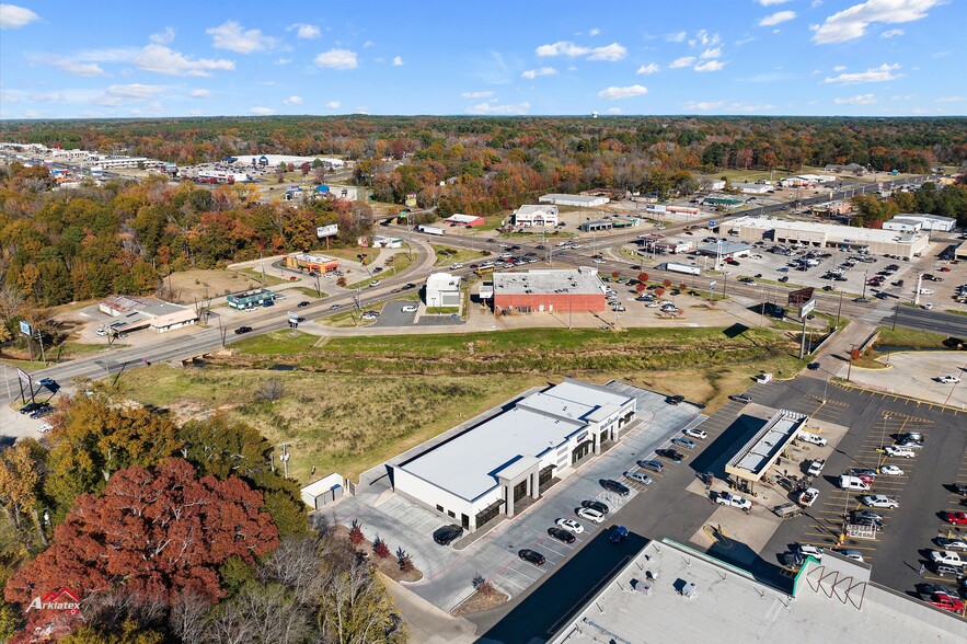 221 E End Blvd N, Marshall, TX à louer - Photo de l’immeuble – Image 3 sur 8