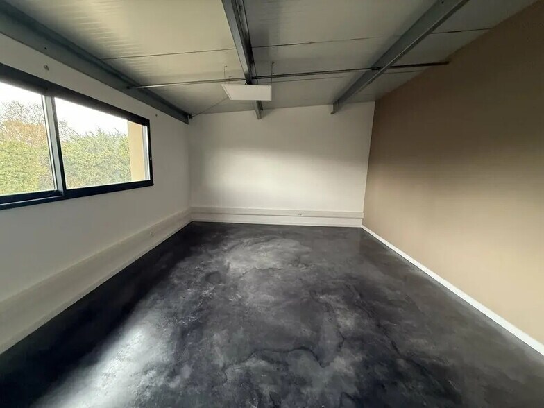 Bureau dans Le Thor à louer - Photo intérieure – Image 2 sur 5