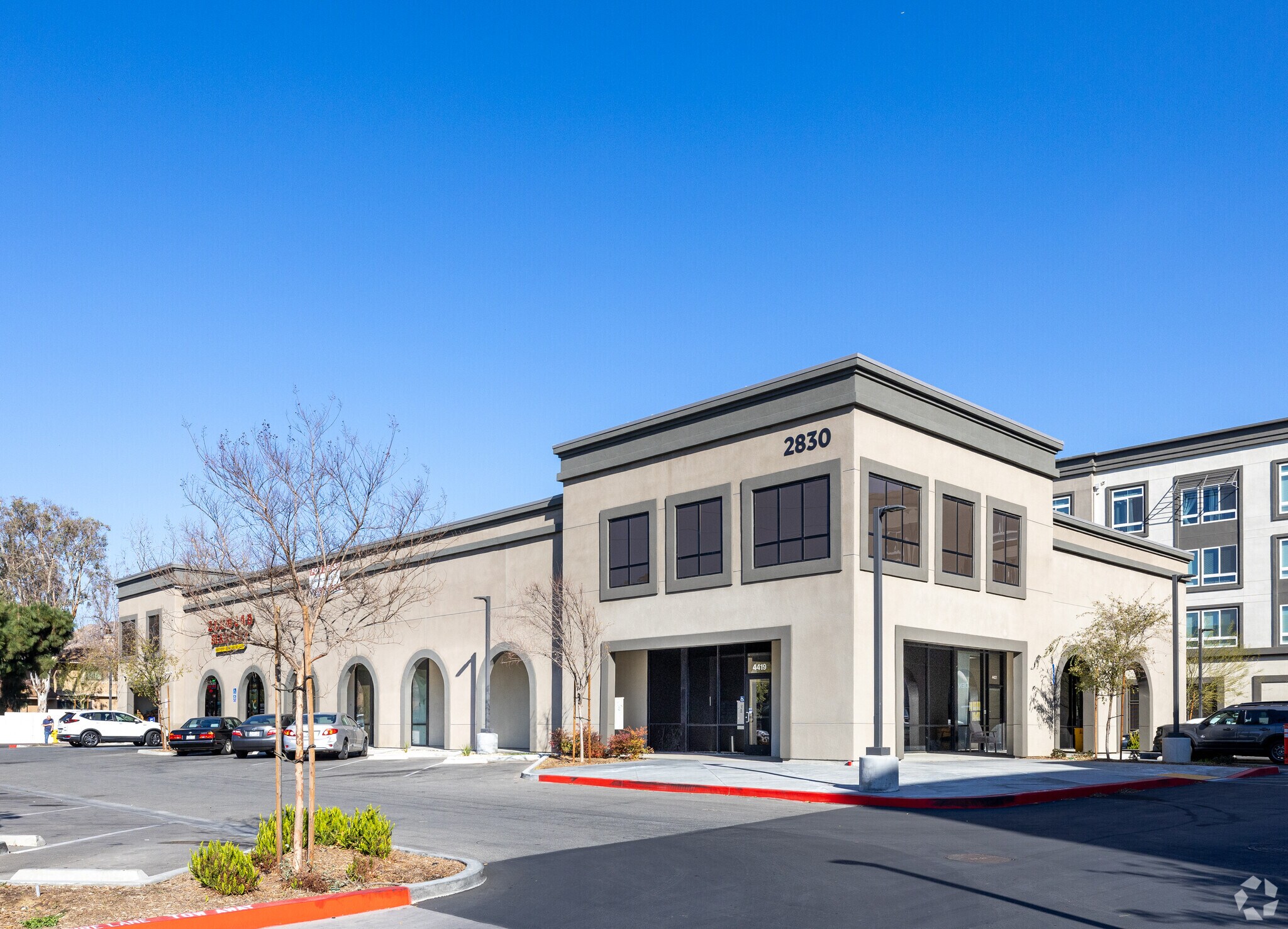 2830 Tapo St, Simi Valley, CA à louer Photo principale– Image 1 sur 2