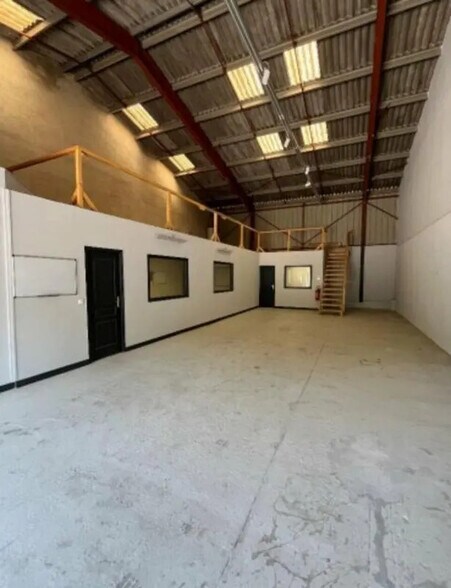 Industriel/Logistique dans Gémenos à louer - Photo de l’immeuble – Image 2 sur 5