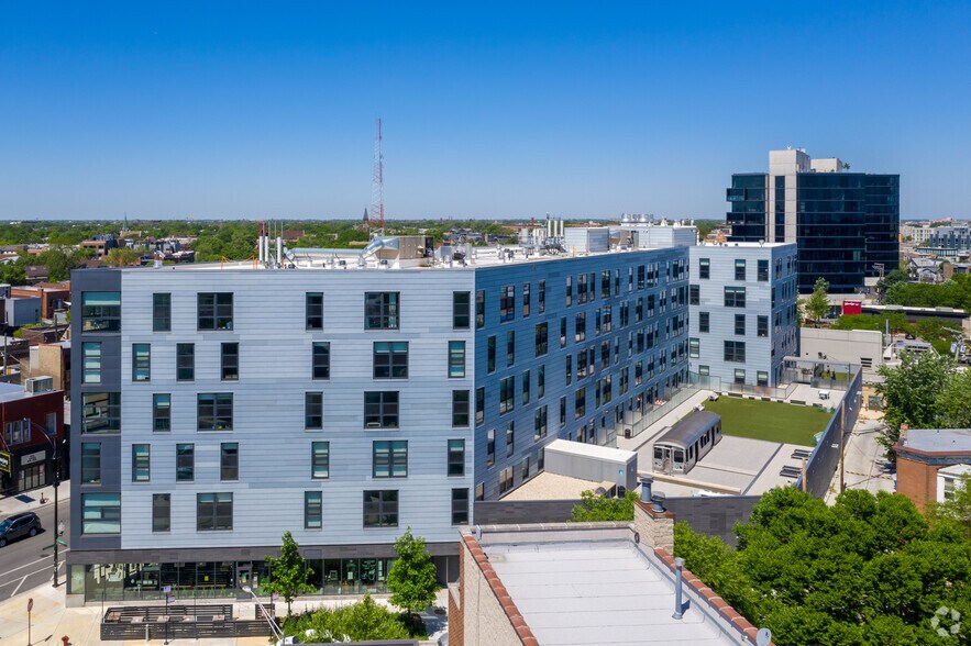 2211 N Milwaukee Ave, Chicago, IL à louer - Photo de l’immeuble – Image 2 sur 4