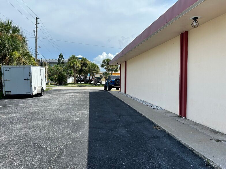 501-527 S Paula Dr, Dunedin, FL à louer - Photo de l’immeuble – Image 2 sur 19