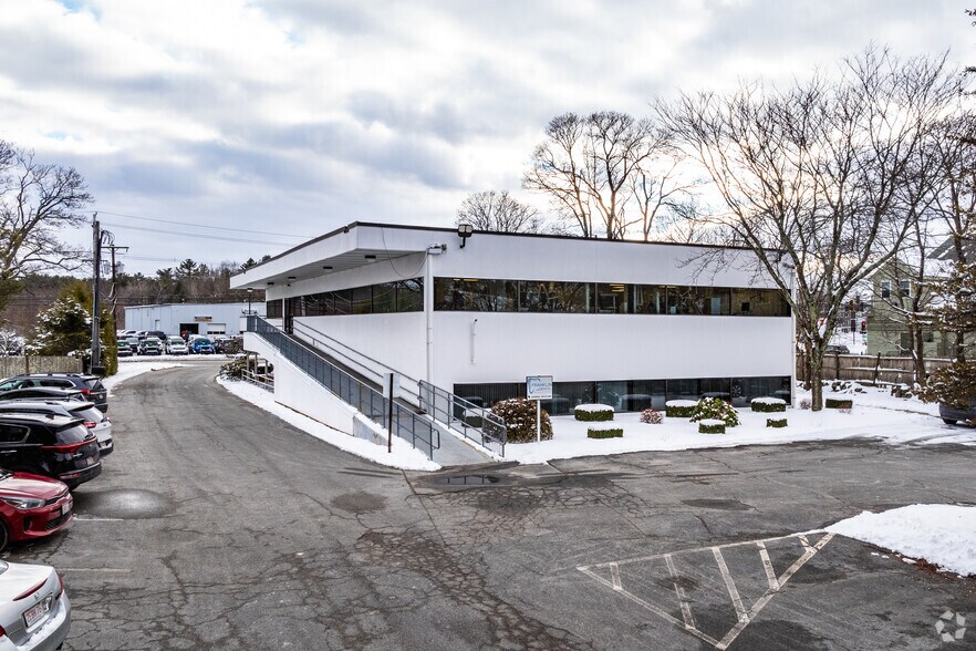 397 E Central St, Franklin, MA à louer - Photo de l’immeuble – Image 3 sur 7