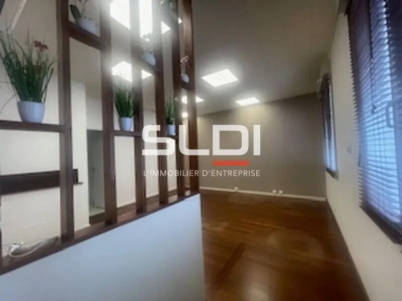 Bureau dans Décines-Charpieu à louer Photo intérieure– Image 1 sur 7