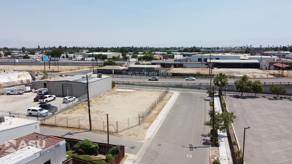 200 E Truxtun Ave, Bakersfield, CA à louer - Photo principale – Image 1 sur 13