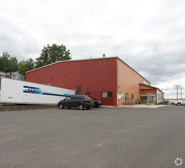 10 S Maple St, Hadley, MA à vendre - Photo de l’immeuble – Image 2 sur 17
