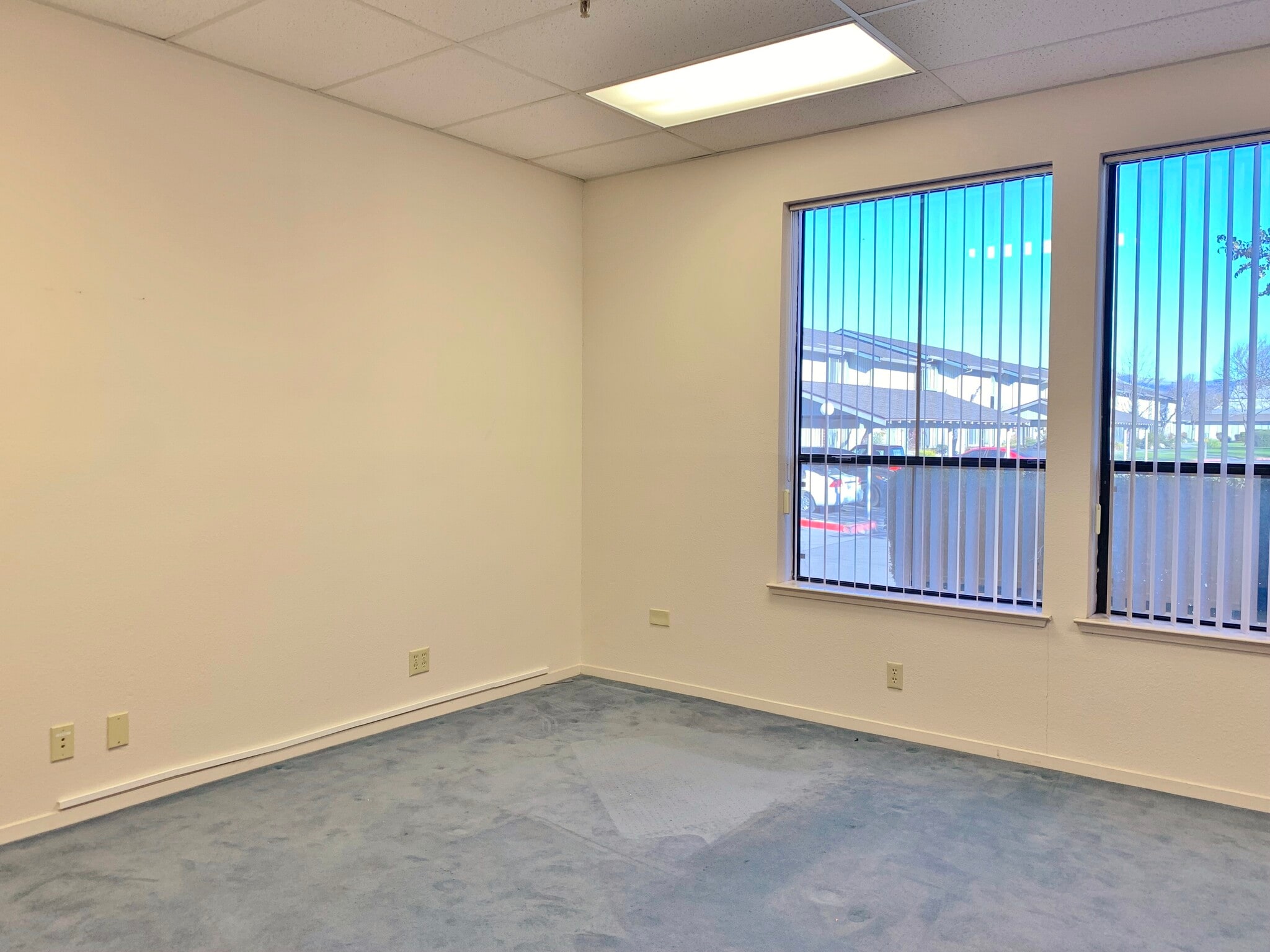 330 Tres Pinos Rd, Hollister, CA à louer Photo de l’immeuble– Image 1 sur 6