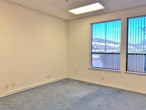 330 Tres Pinos Rd, Hollister, CA à louer Photo de l’immeuble– Image 1 sur 6