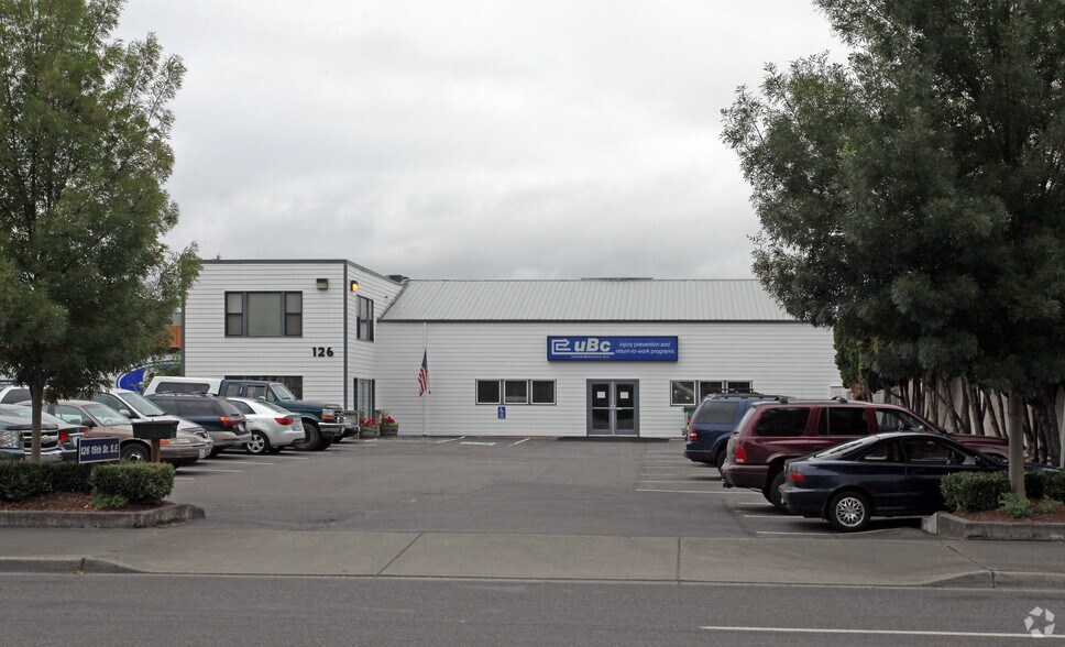 126 15th St SE, Puyallup, WA à louer - Photo principale – Image 2 sur 35