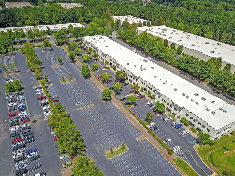 195 Chastain Meadows Ct NW, Kennesaw, GA à louer - Photo de l’immeuble – Image 3 sur 19