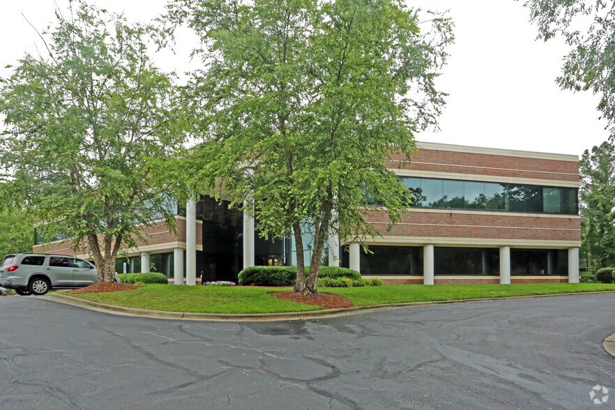 220 Horizon Dr, Raleigh, NC à louer - Photo principale – Image 1 sur 8