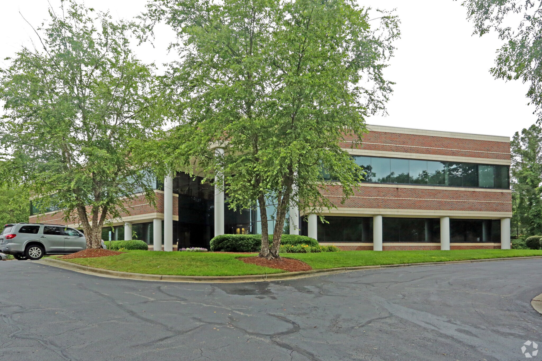 220 Horizon Dr, Raleigh, NC à louer Photo principale– Image 1 sur 9