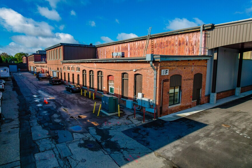 1 Westinghouse Plz, Hyde Park, MA à vendre - Photo de l’immeuble – Image 3 sur 9