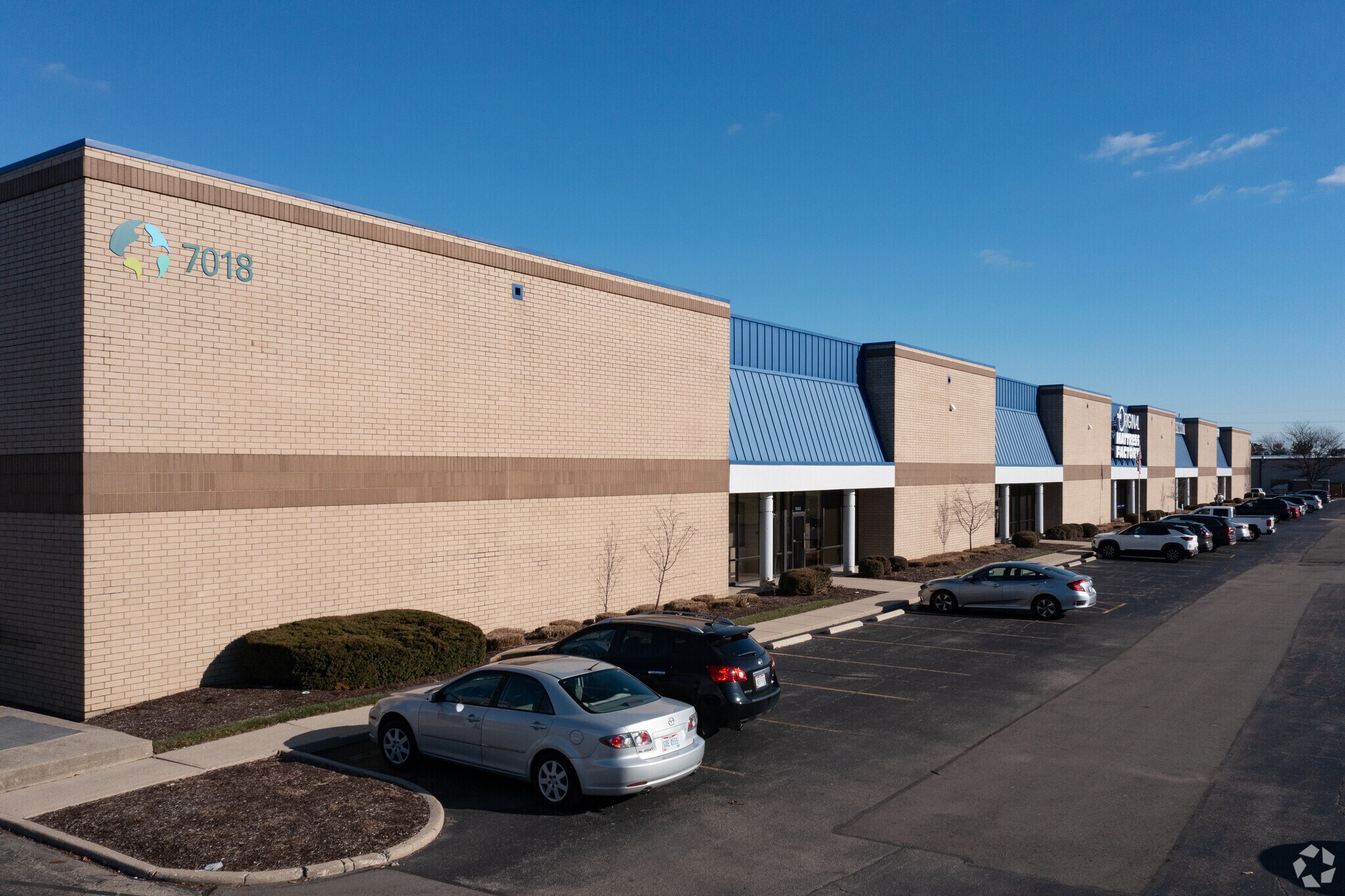 7000-7018 Fairfield Business Ctr, Fairfield, OH à louer Photo principale– Image 1 sur 6