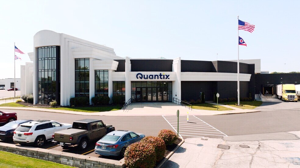 2000 Brittain Rd, Akron, OH à louer - Photo de l’immeuble – Image 3 sur 10