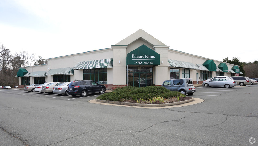 7415-7425 Lee Davis Rd, Mechanicsville, VA à louer - Photo de l’immeuble – Image 1 sur 18